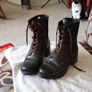 Taos boots, teal, size 8 to 8.5.
